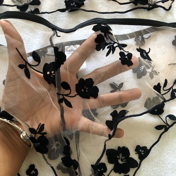 Sexy nude and black flower mesh lingerie set - Picture 3 of 9